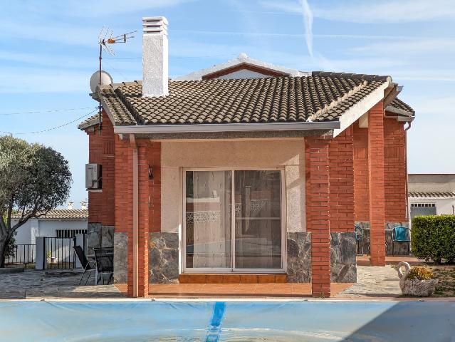 Imagen 2 Inmueble 302118 - Casa Aislada en venta en Bisbal Del Penedès (La) / Junto al centro del pueblo