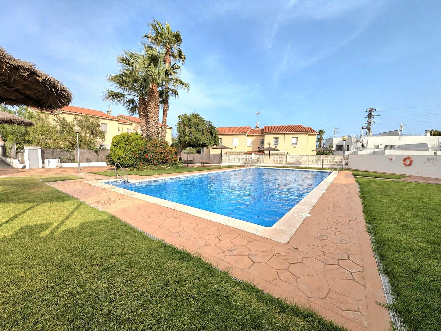 Imagen 2 Casa Adosada en venta en Creixell / A 15 minutos caminando de la playa de Creixell