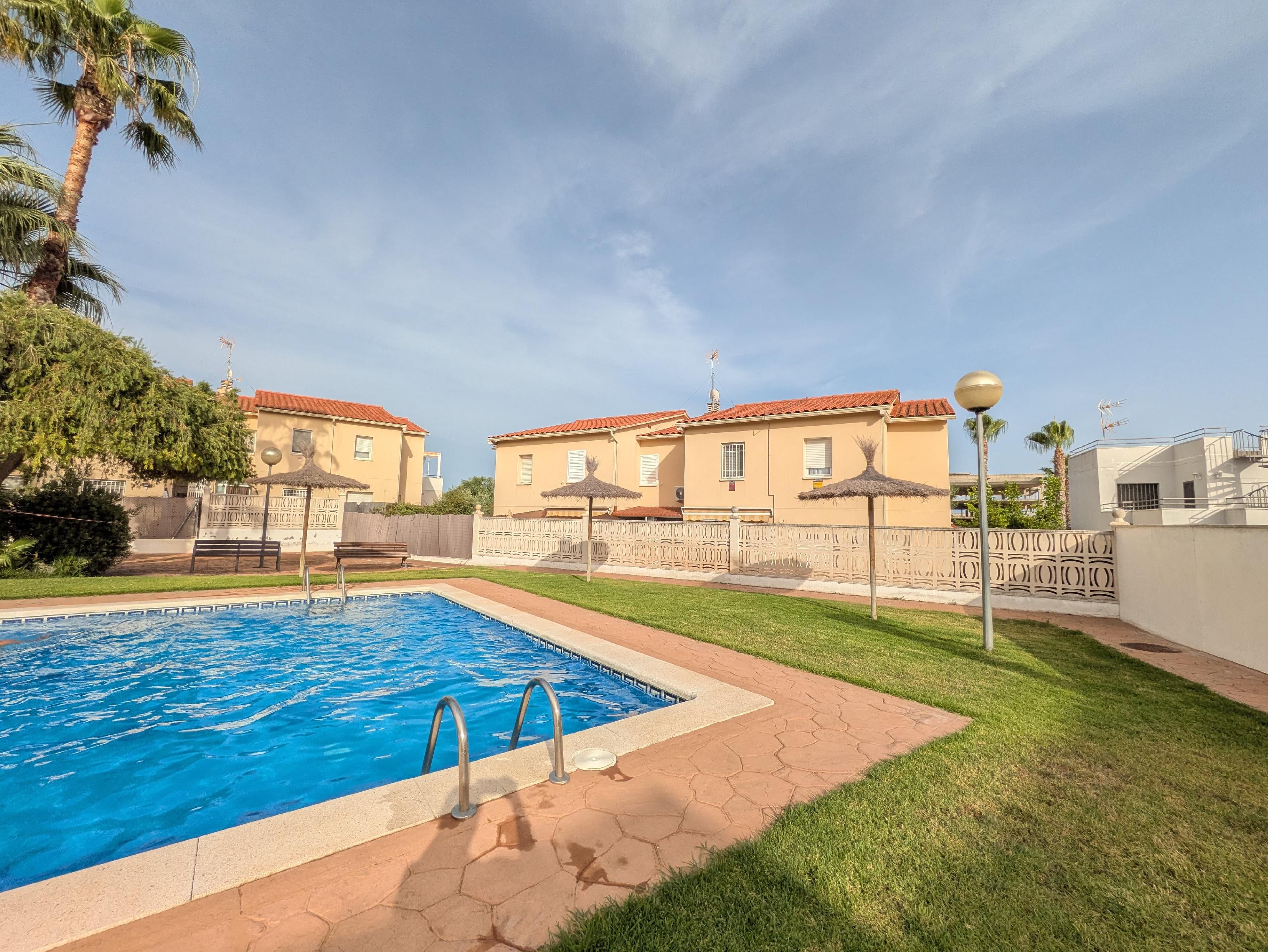 Imagen 3 Casa Adosada en venta en Creixell / A 15 minutos caminando de la playa de Creixell