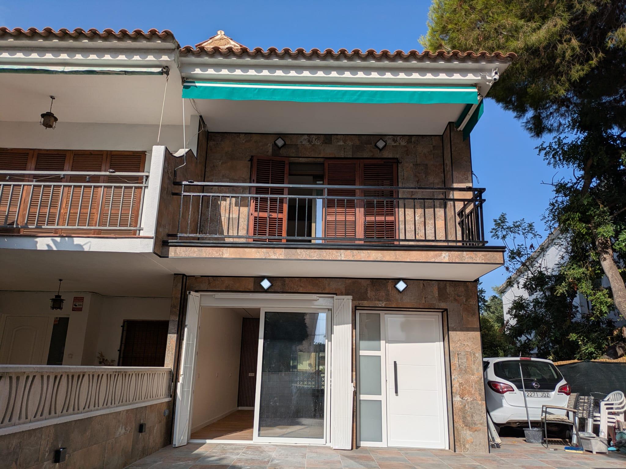 Imagen 2 Casa Adosada en venta en Vendrell El / Avd. Generalitat en Coma-ruga a 5 minutos de la playa.
