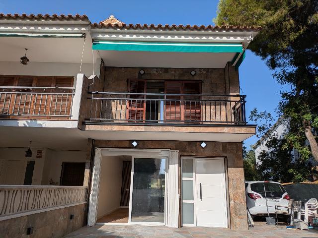 Imagen 2 Inmueble 304157 - Casa Adosada en venta en Vendrell (El) / Avd. Generalitat en Coma-ruga a 5 minutos de la playa.
