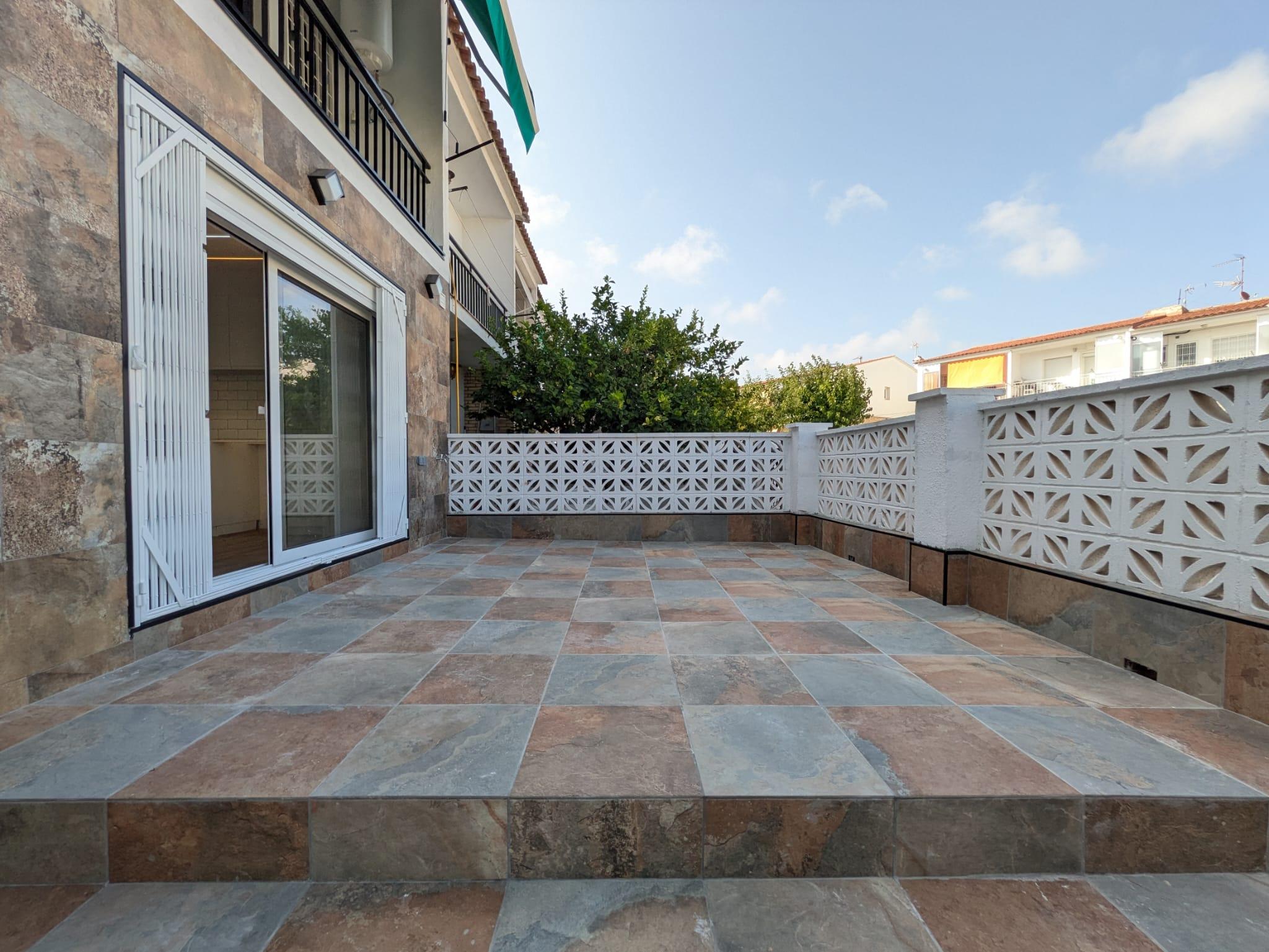 Imagen 35 Casa Adosada en venta en Vendrell El / Avd. Generalitat en Coma-ruga a 5 minutos de la playa.
