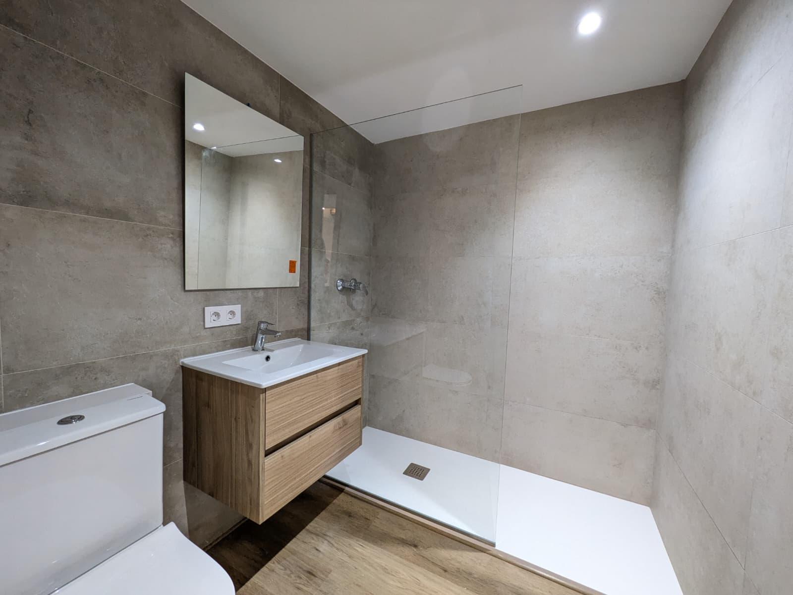 Imagen 15 Casa Adosada en venta en Vendrell El / Centro de El Vendrell, cerca de comercios y servicios.