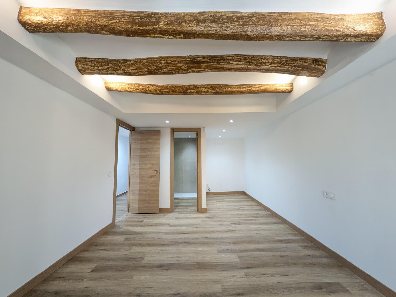 Imagen 13 Casa Adosada en venta en Vendrell El / Centro de El Vendrell, cerca de comercios y servicios.