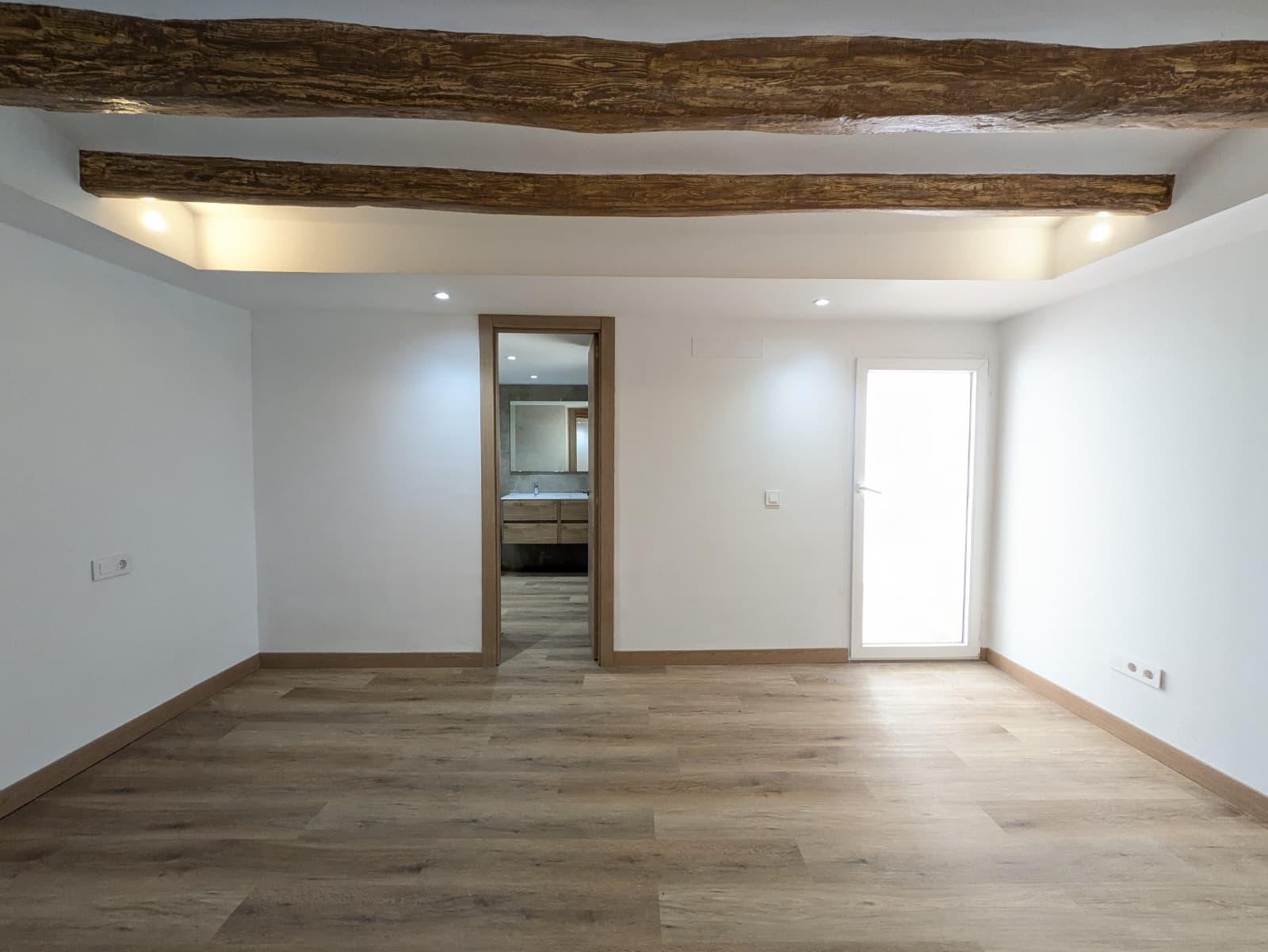 Imagen 16 Casa Adosada en venta en Vendrell El / Centro de El Vendrell, cerca de comercios y servicios.