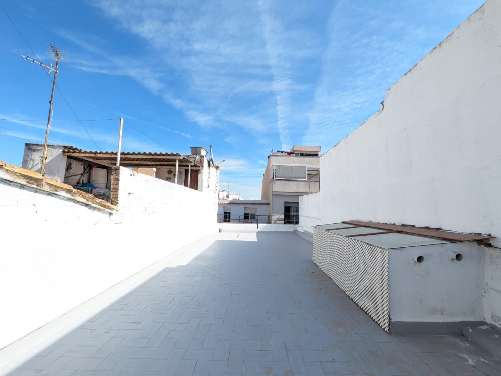 Imagen 31 Casa Adosada en venta en Vendrell El / Centro de El Vendrell, cerca de comercios y servicios.
