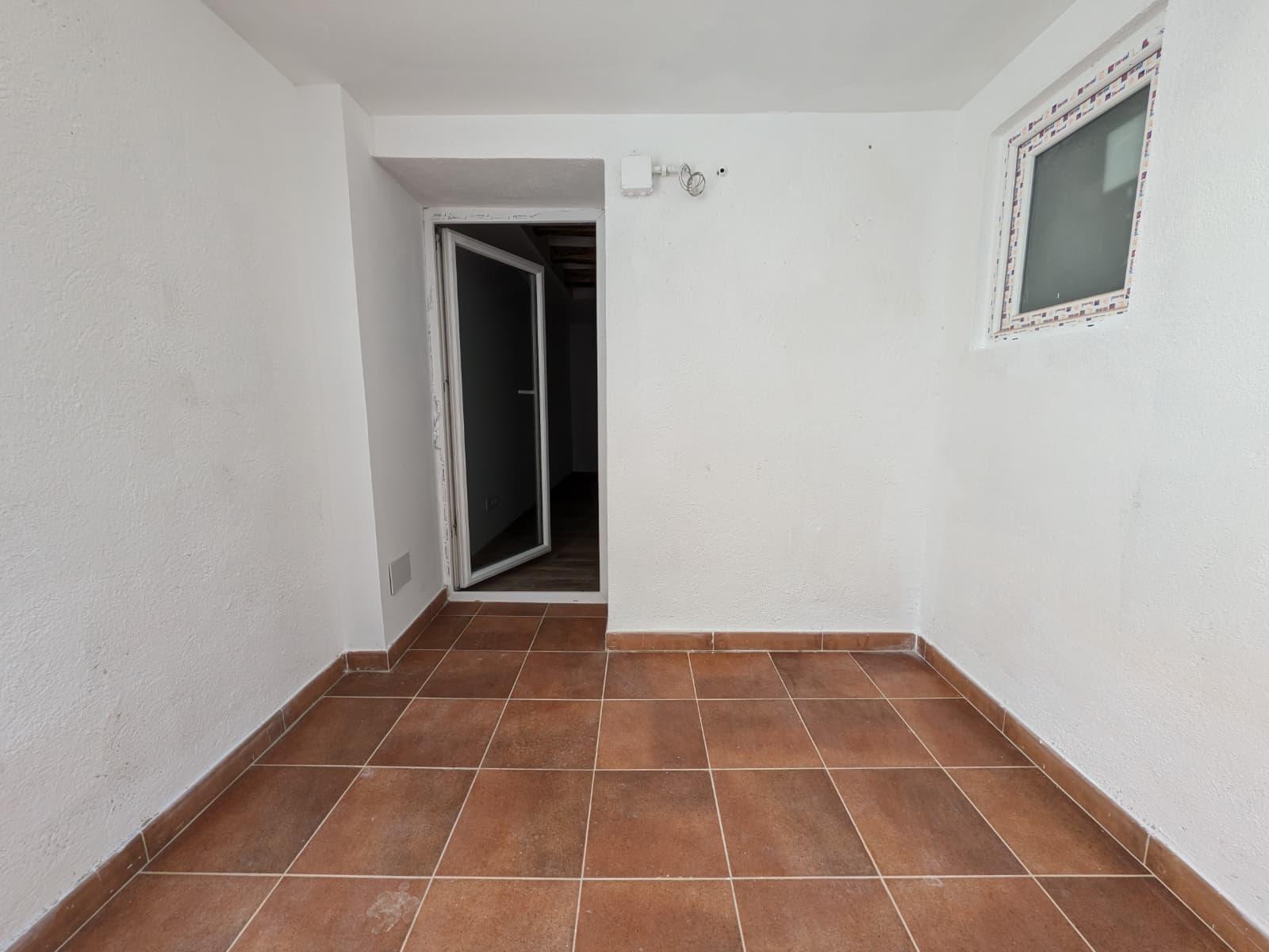 Imagen 20 Casa Adosada en venta en Vendrell El / Centro de El Vendrell, cerca de comercios y servicios.