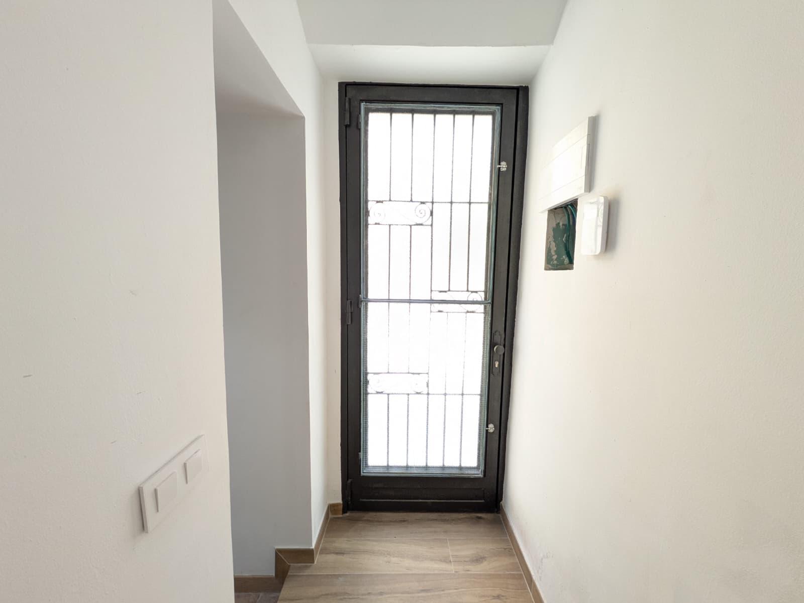 Imagen 10 Casa Adosada en venta en Vendrell El / Centro de El Vendrell, cerca de comercios y servicios.