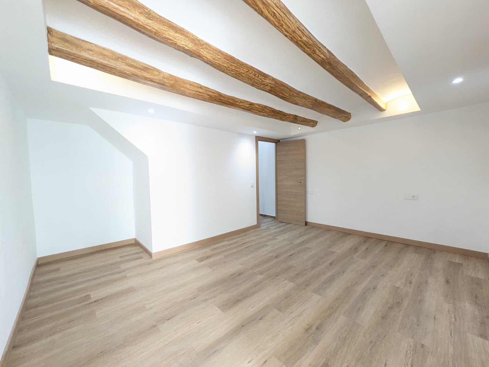 Imagen 18 Casa Adosada en venta en Vendrell El / Centro de El Vendrell, cerca de comercios y servicios.