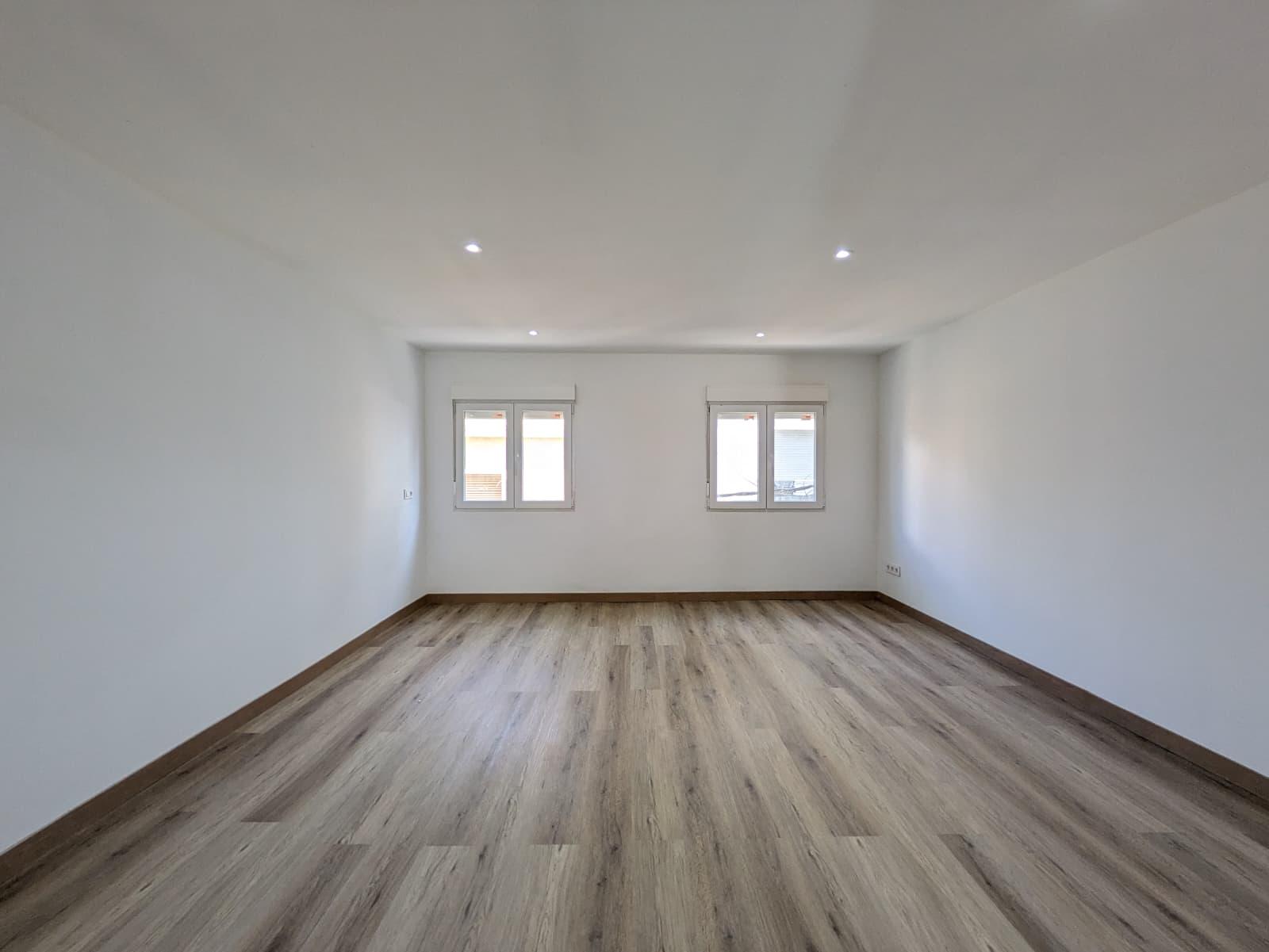 Imagen 23 Casa Adosada en venta en Vendrell El / Centro de El Vendrell, cerca de comercios y servicios.