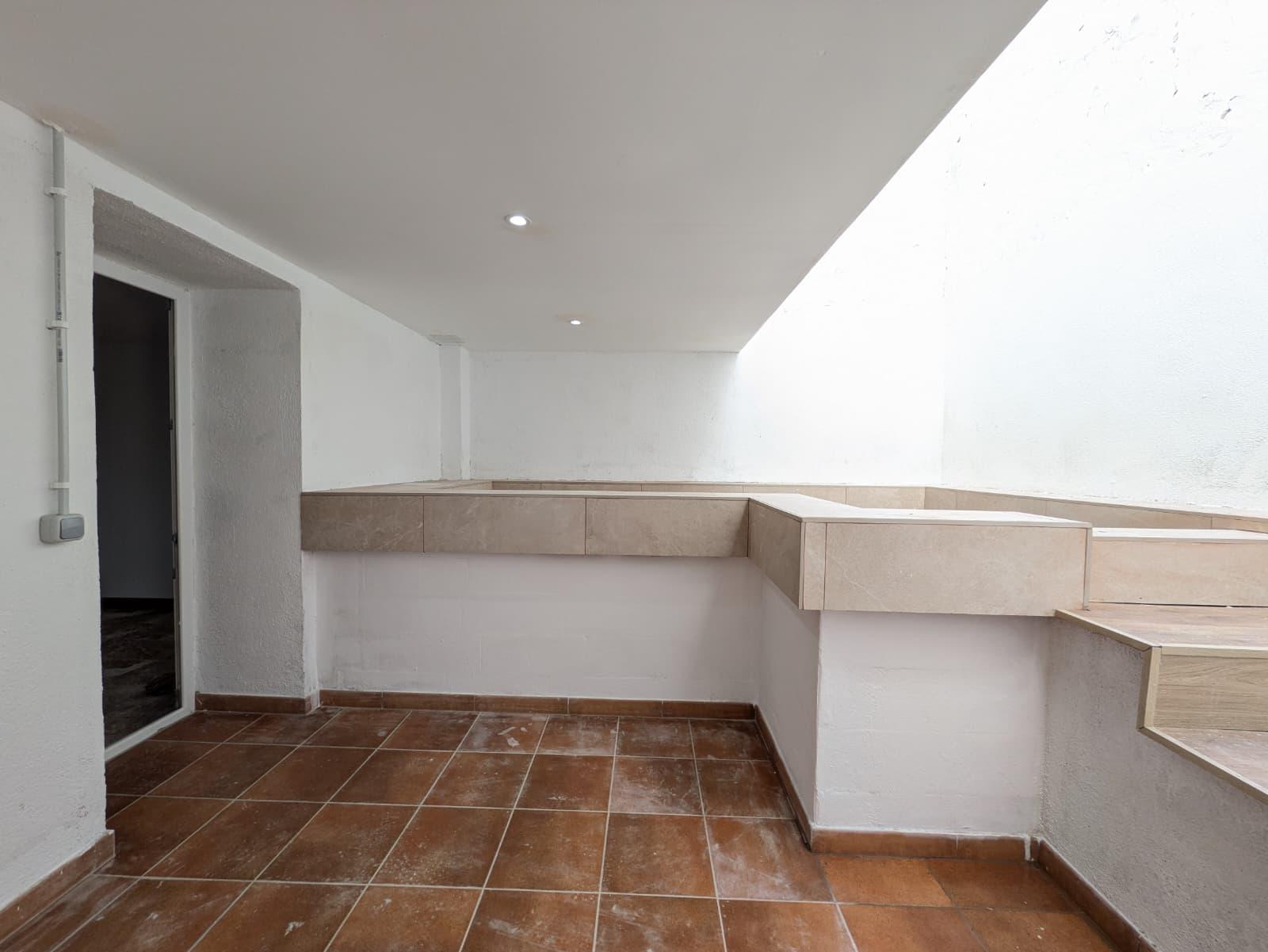 Imagen 7 Casa Adosada en venta en Vendrell El / Centro de El Vendrell, cerca de comercios y servicios.