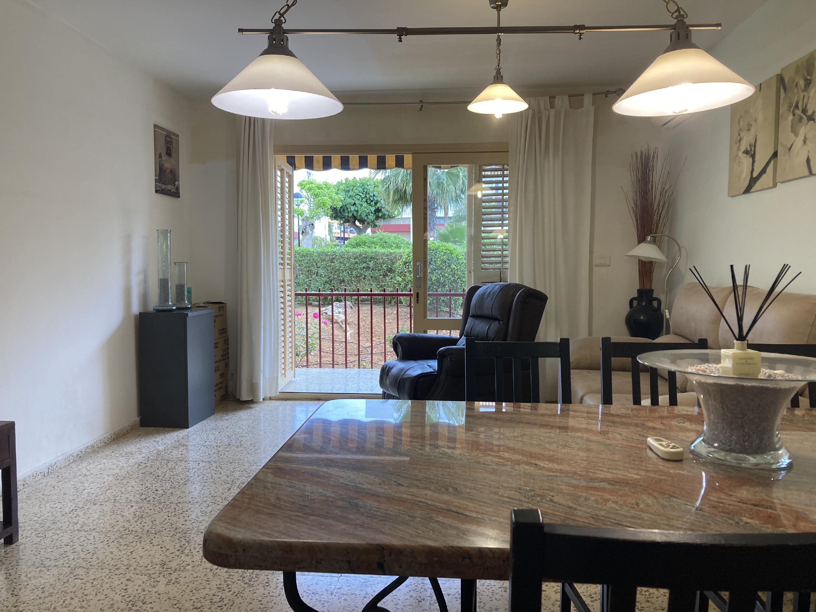 Imagen 2 Planta Baja en venta en Santa Eulalia Del Río / Cerca de todos los servicios básicos
