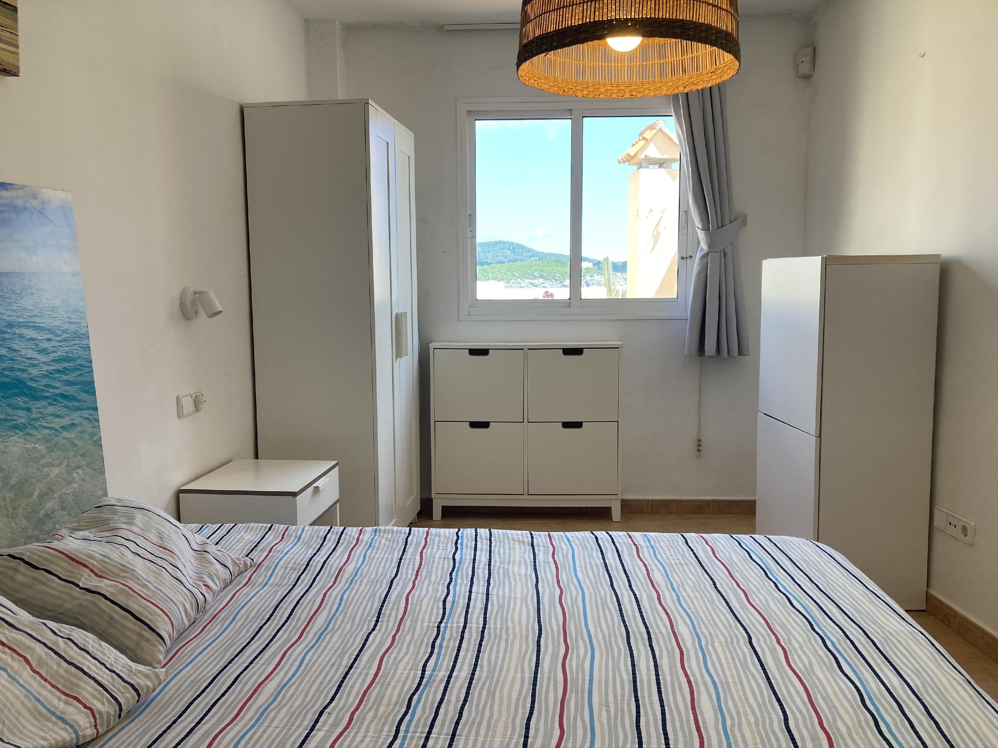 Imagen 8 Piso en venta en Santa Eulalia Del Río / Sant Carles. Frente al mar, piscina, Santa Eulària