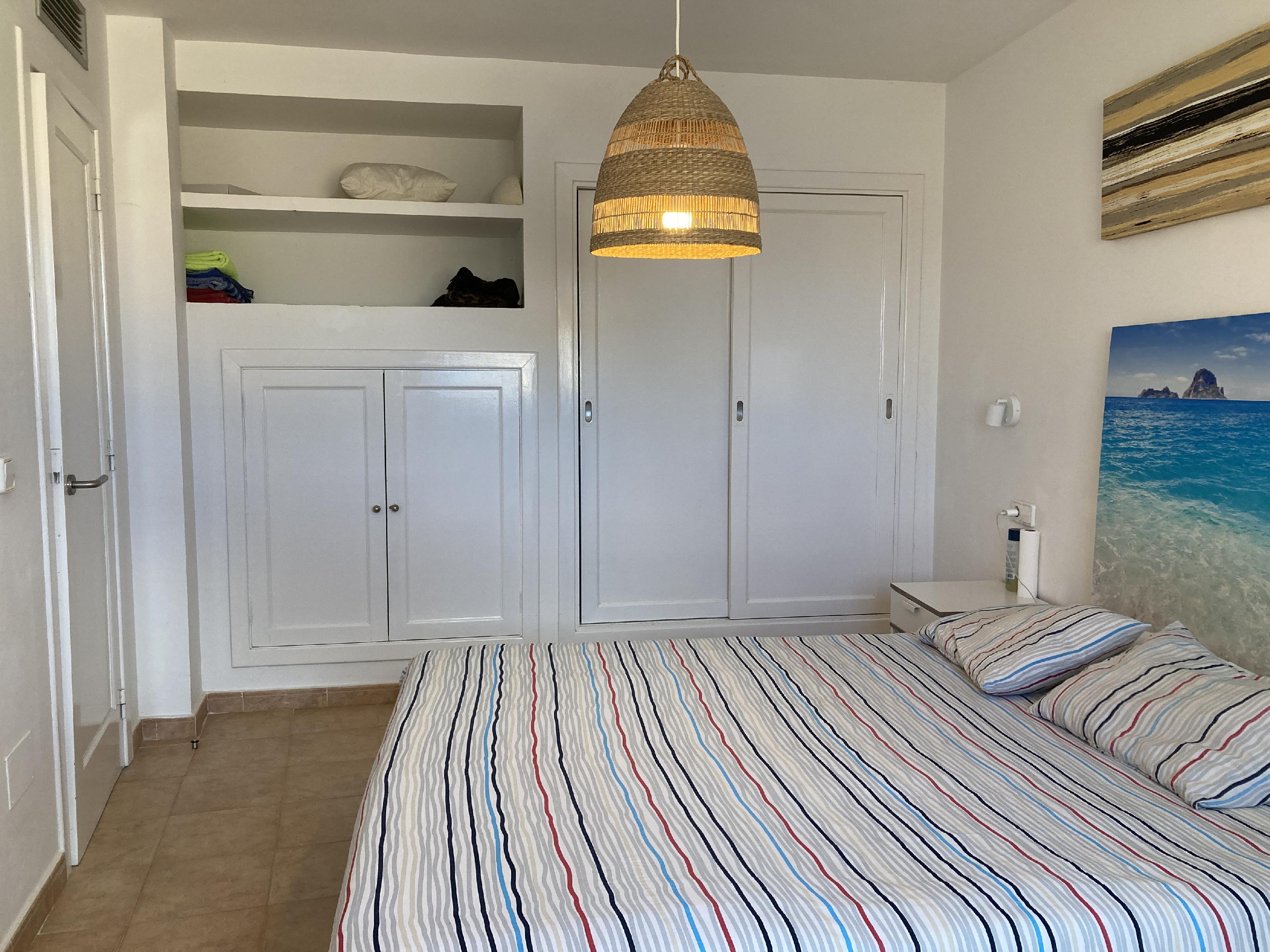 Imagen 7 Piso en venta en Santa Eulalia Del Río / Sant Carles. Frente al mar, piscina, Santa Eulària