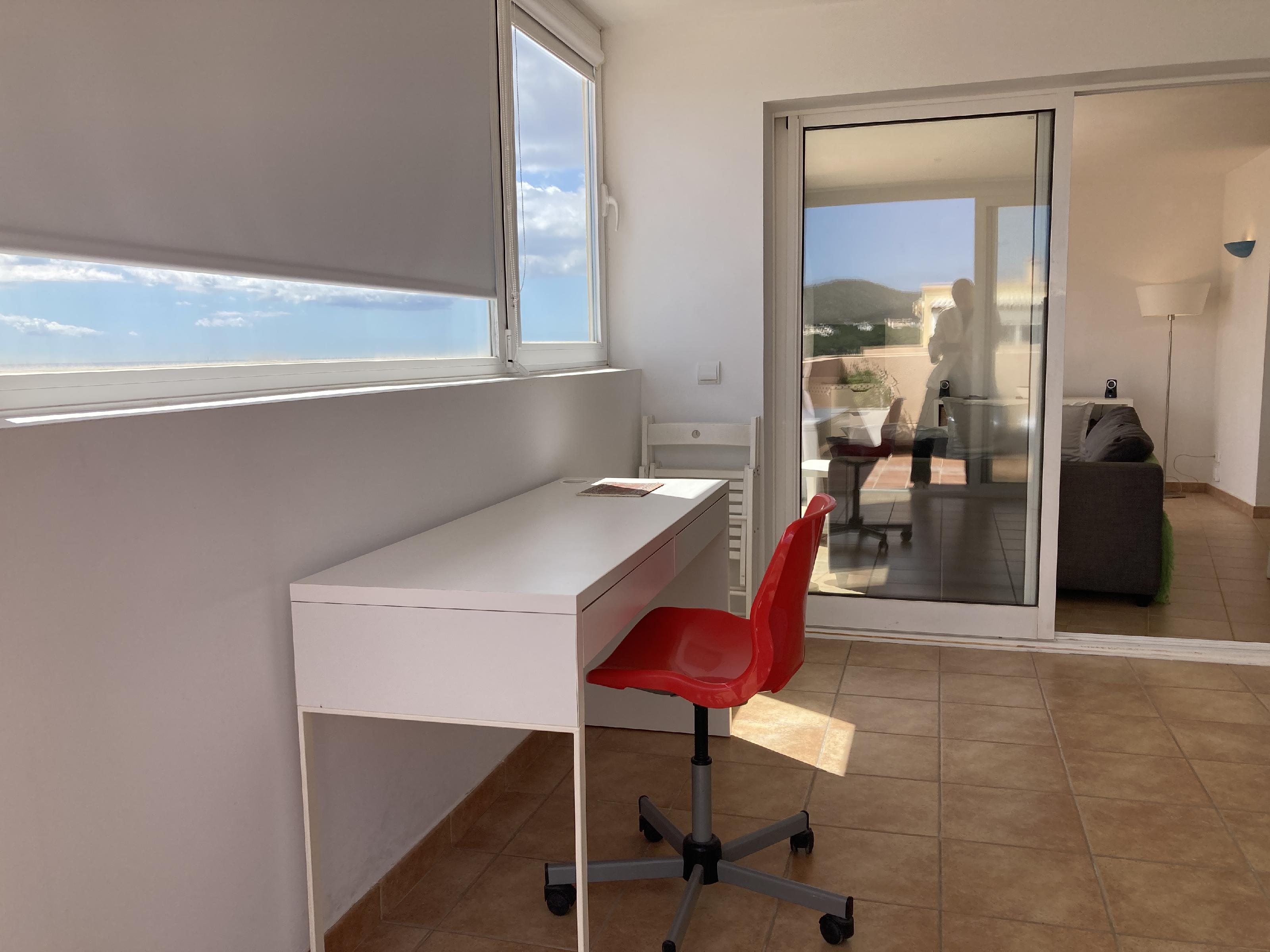 Imagen 9 Piso en venta en Santa Eulalia Del Río / Sant Carles. Frente al mar, piscina, Santa Eulària