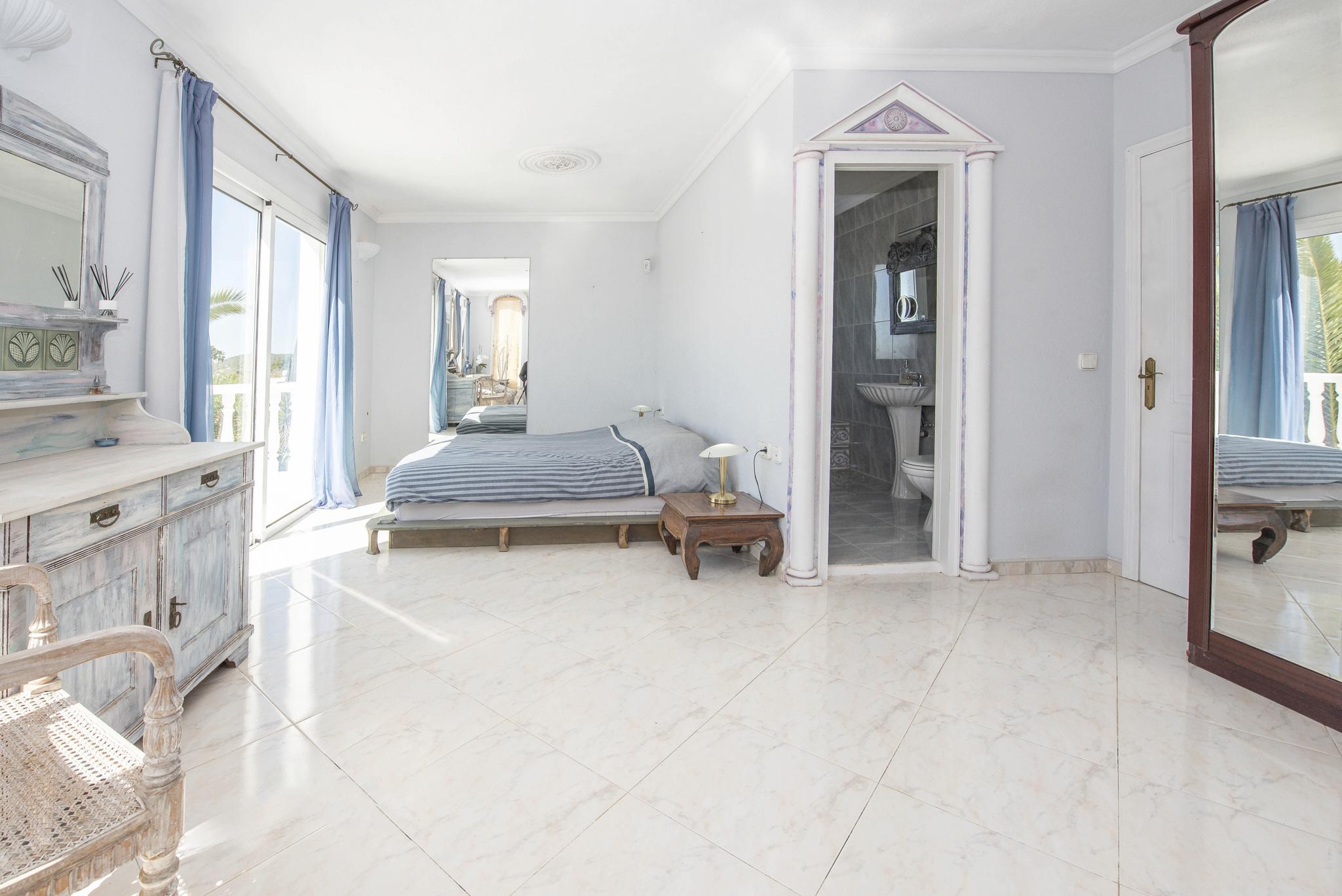 Imagen 3 Casa Aislada en venta en Sant Josep De Sa Talaia / Sant Jordi, Ibiza. Vistas al mar y Form...