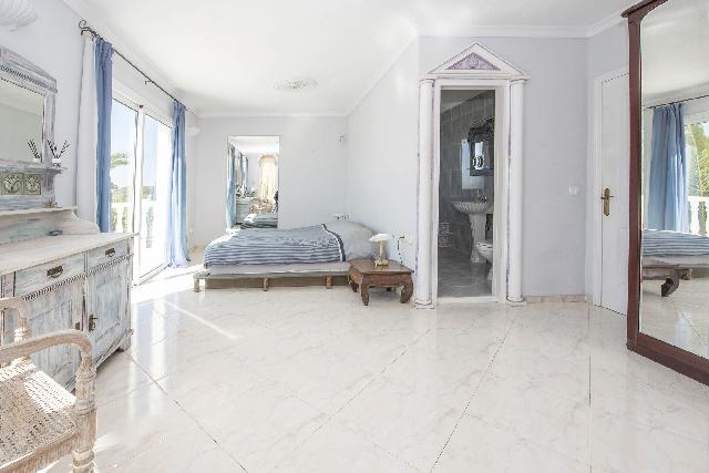 Imagen 3 Inmueble 303077 - Casa Aislada en venta en Sant Josep De Sa Talaia / Sant Jordi, Ibiza. Vistas al mar y Form...