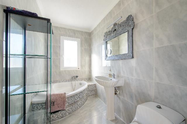 Imagen 13 Inmueble 303077 - Casa Aislada en venta en Sant Josep De Sa Talaia / Sant Jordi, Ibiza. Vistas al mar y Form...