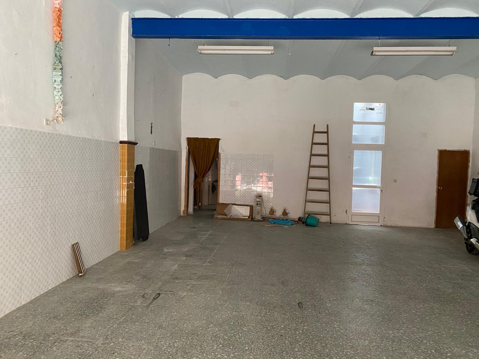 Imagen 21 Casa Adosada en venta en Castalla / Entorno residencial y tranquilo