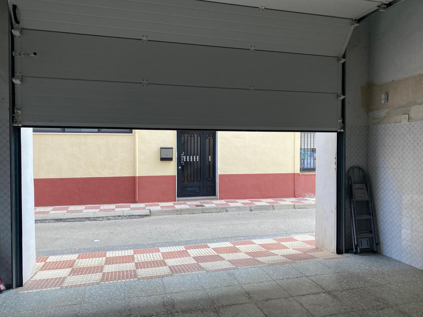 Imagen 28 Casa Adosada en venta en Castalla / Entorno residencial y tranquilo