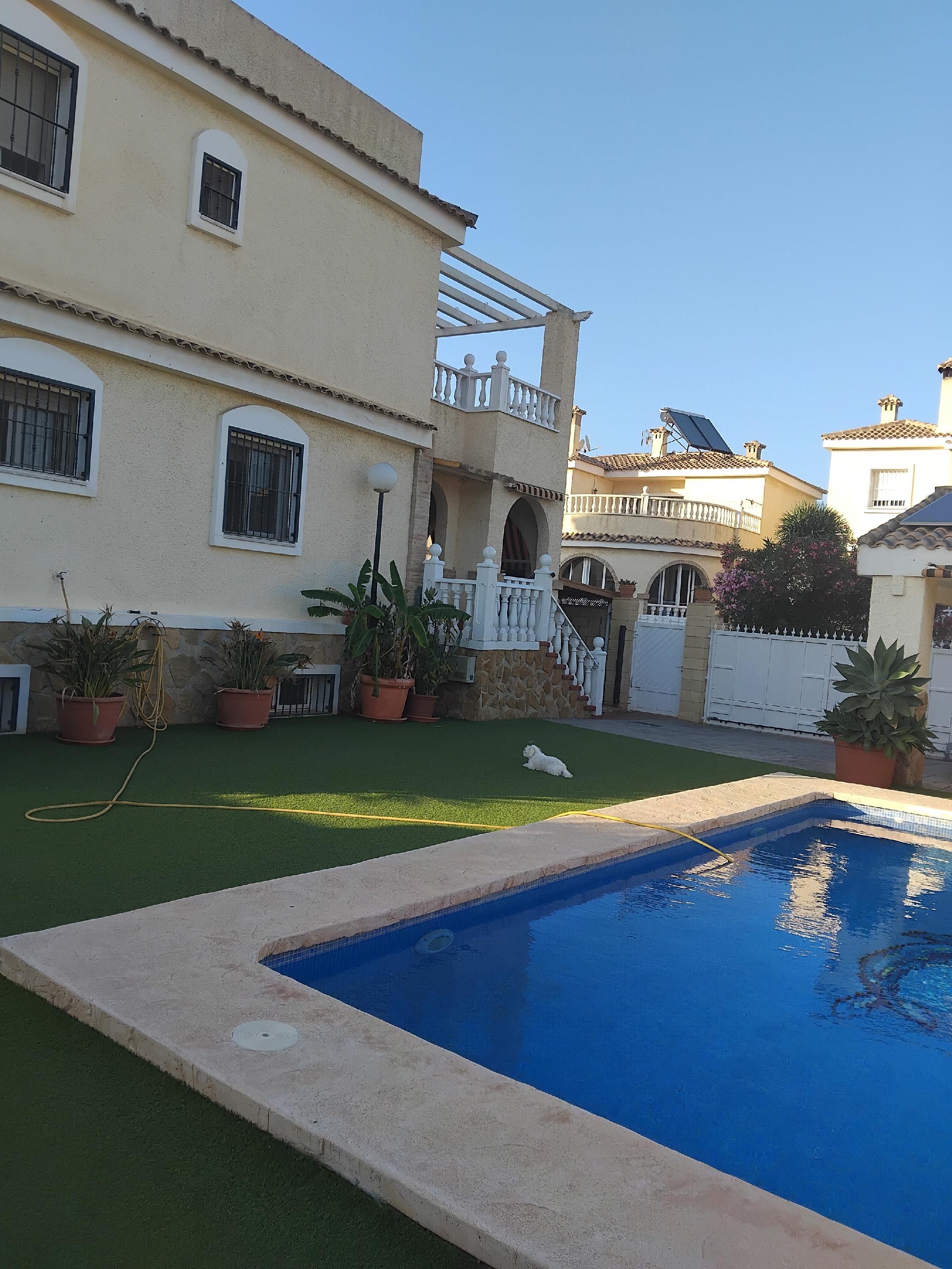 Imagen 18 Casa Adosada en venta en Monforte Del Cid / Urbanización Montecid, cerca del mar
