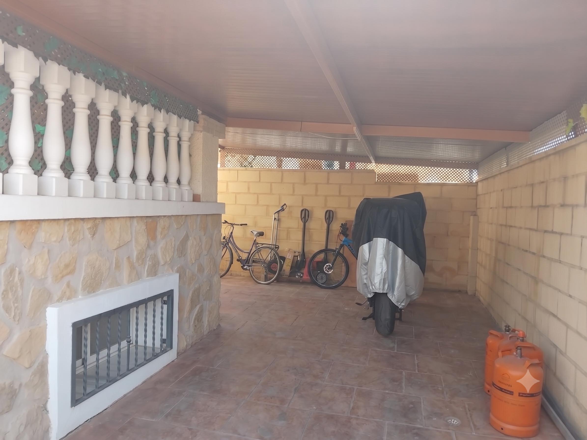 Imagen 21 Casa Adosada en venta en Monforte Del Cid / Urbanización Montecid, cerca del mar