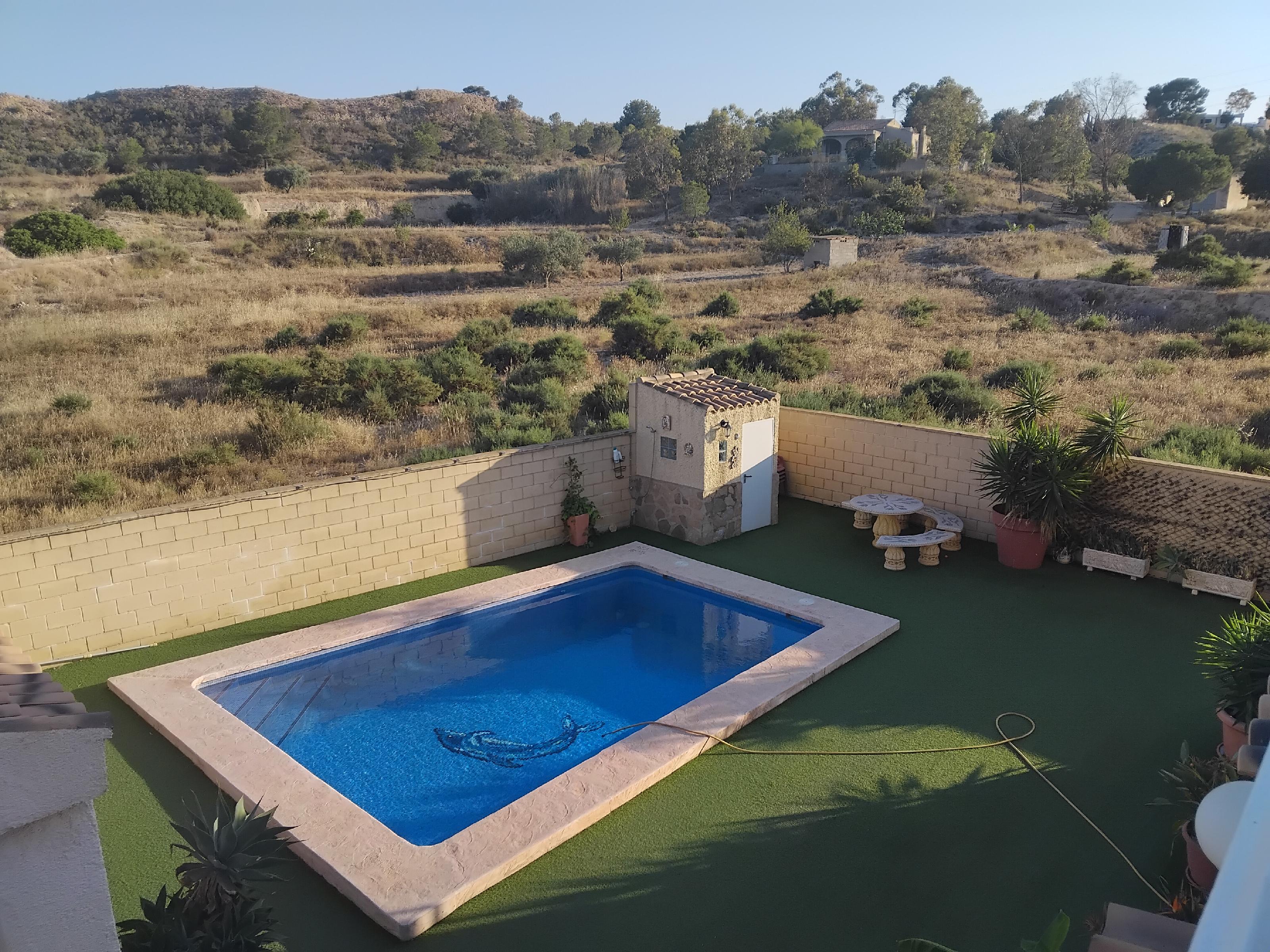 Imagen 1 Casa Adosada en venta en Monforte Del Cid / Urbanización Montecid, cerca del mar