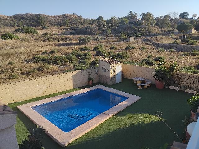 Imagen 1 Inmueble 304700 - Casa Adosada en venta en Monforte Del Cid / Urbanización Montecid, cerca del mar