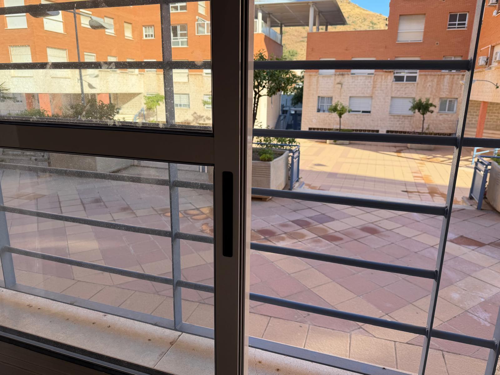 Imagen 2 Casa Adosada en alquiler en Málaga / Junto al c.c. rosaleda