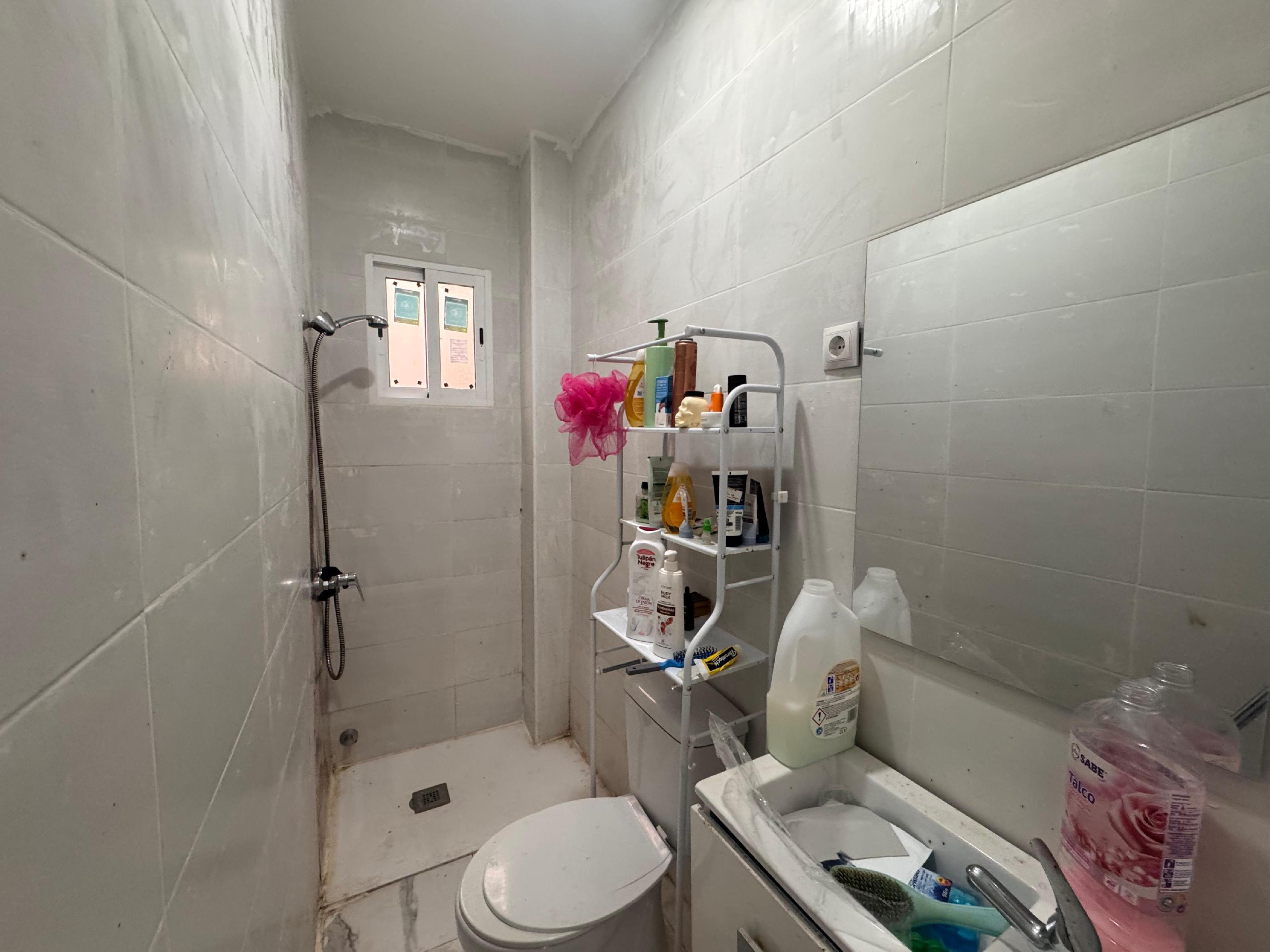 Imagen 5 Apartamento en venta en Málaga / Zona bien conectada con la autovia y cercana al centro 