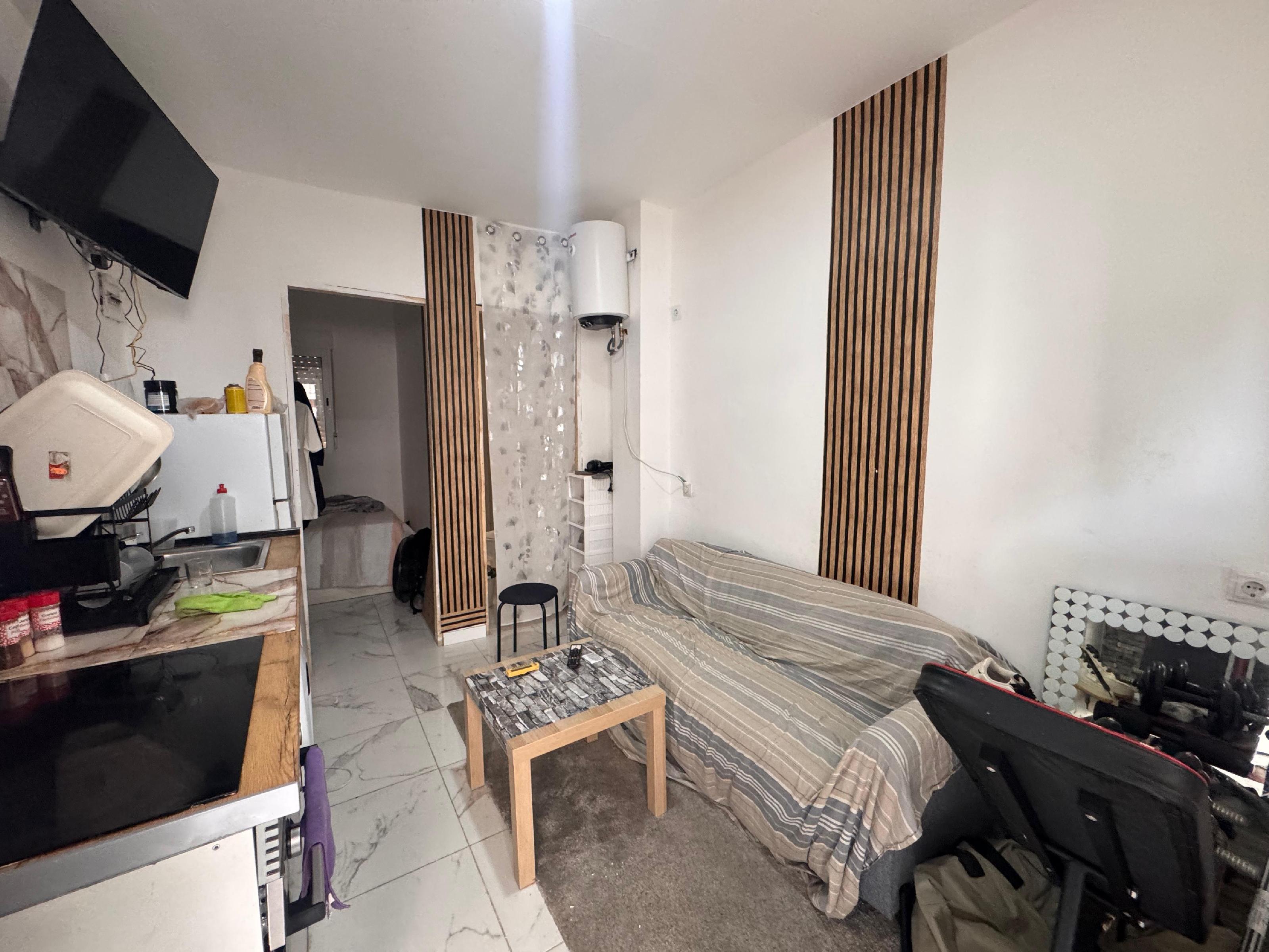 Imagen 2 Apartamento en venta en Málaga / Zona bien conectada con la autovia y cercana al centro 