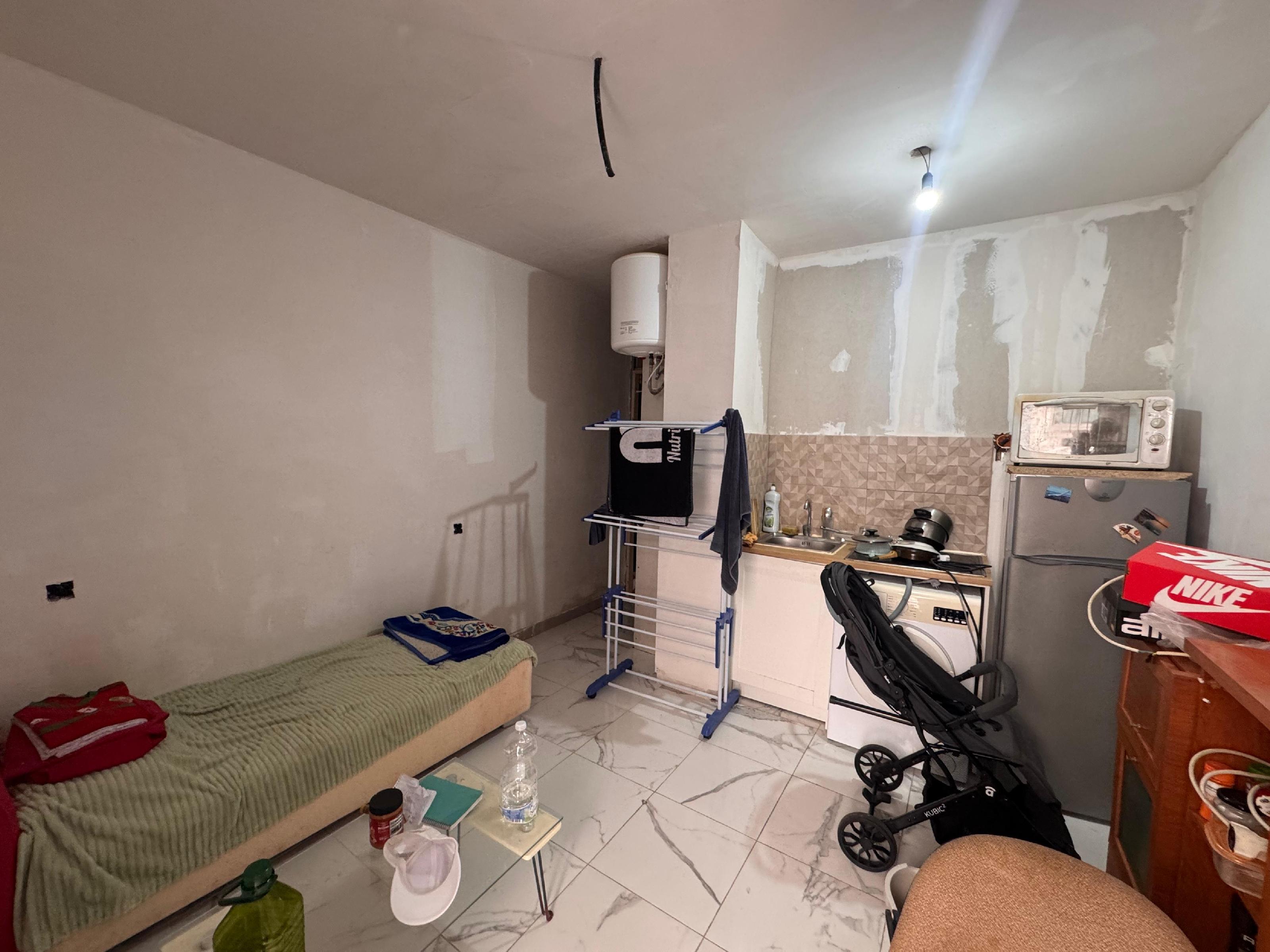 Imagen 3 Apartamento en venta en Málaga / Zona bien conectada con la autovia y cercana al centro 