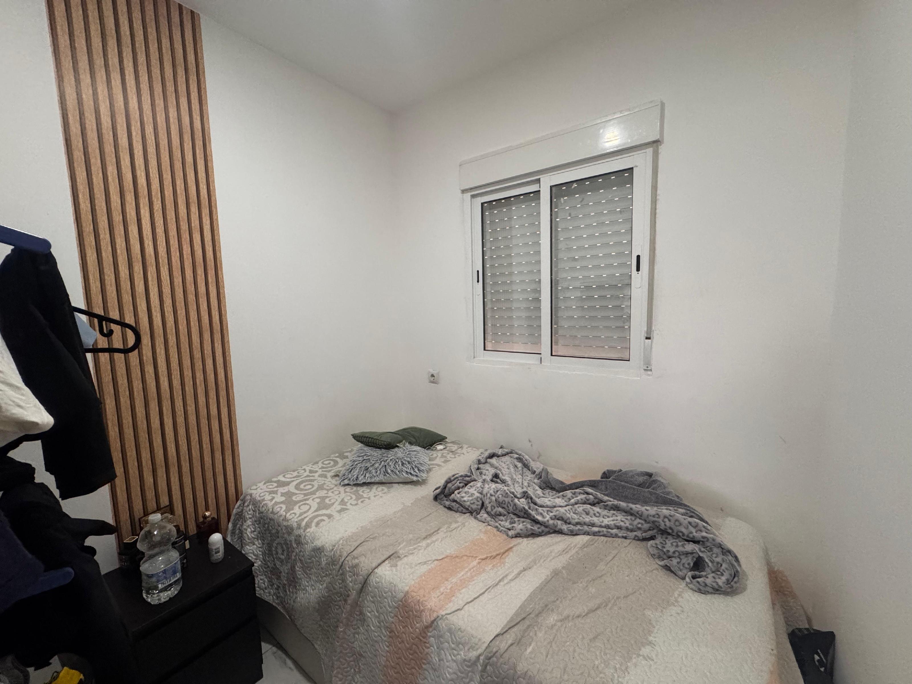 Imagen 4 Apartamento en venta en Málaga / Zona bien conectada con la autovia y cercana al centro 