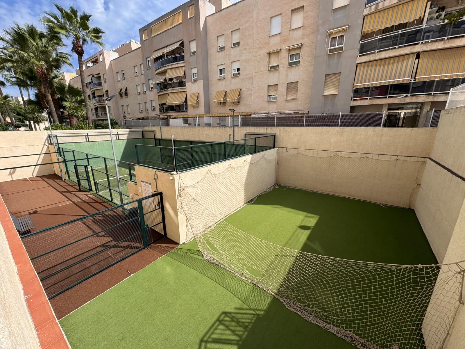 Imagen 5 Apartamento en venta en Málaga / Piso con todas las comodidades, pista de padel ,piscina