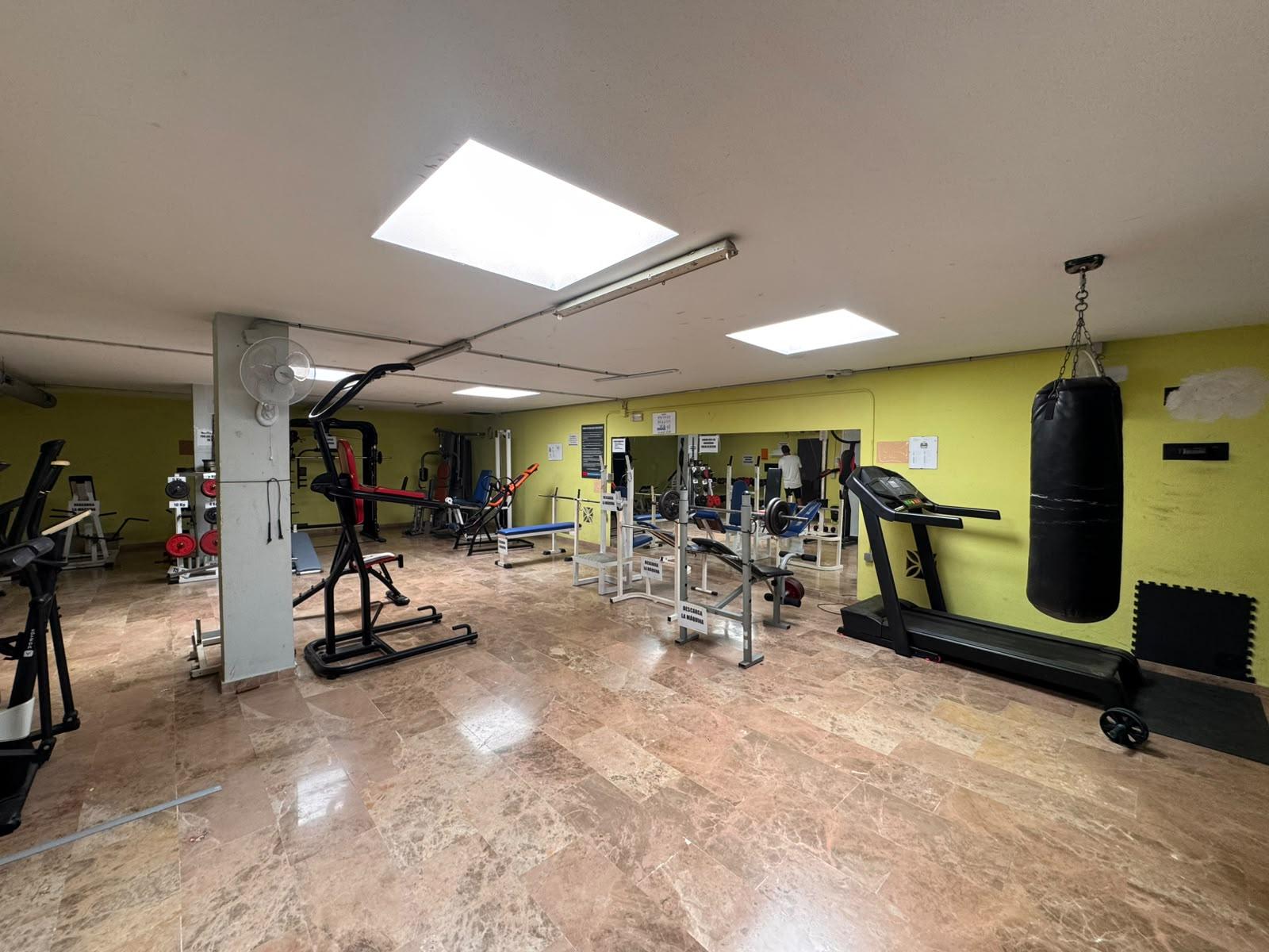 Imagen 15 Apartamento en venta en Málaga / Piso con todas las comodidades, pista de padel ,piscina