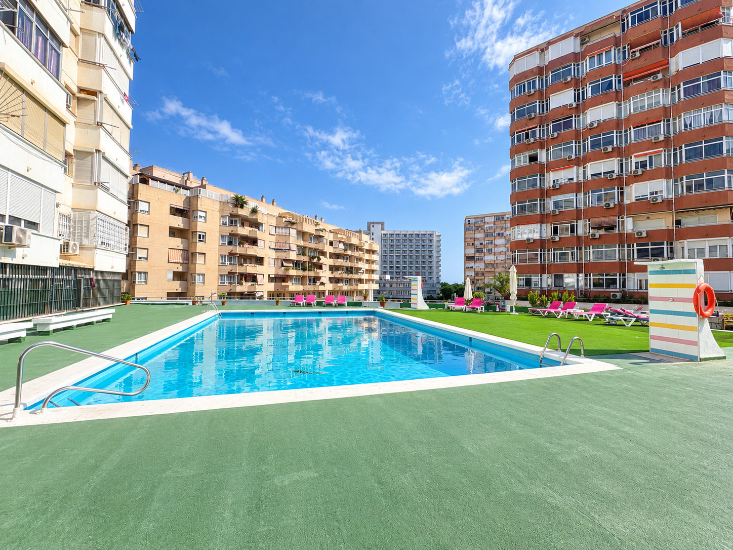 Imagen 2 Apartamento en venta en Torremolinos / Espectacular vivienda Atico en Torremolinos