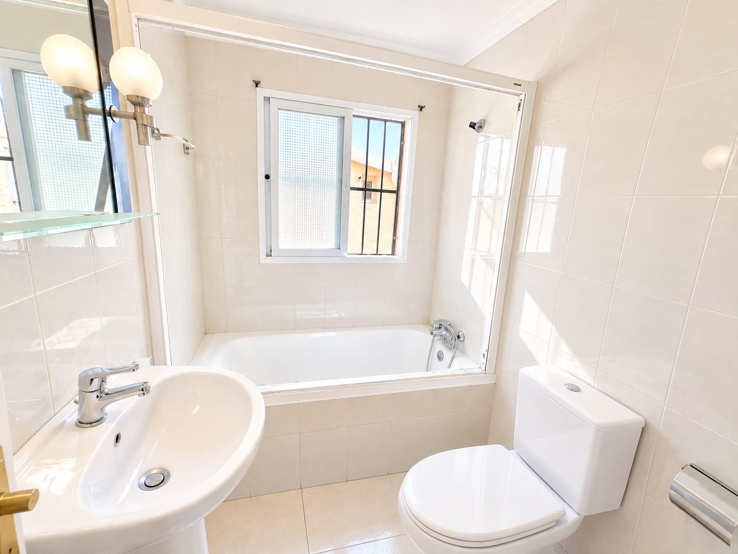 Imagen 6 Apartamento en venta en Málaga / Piso doble en la Virreina con muchas posibilidades