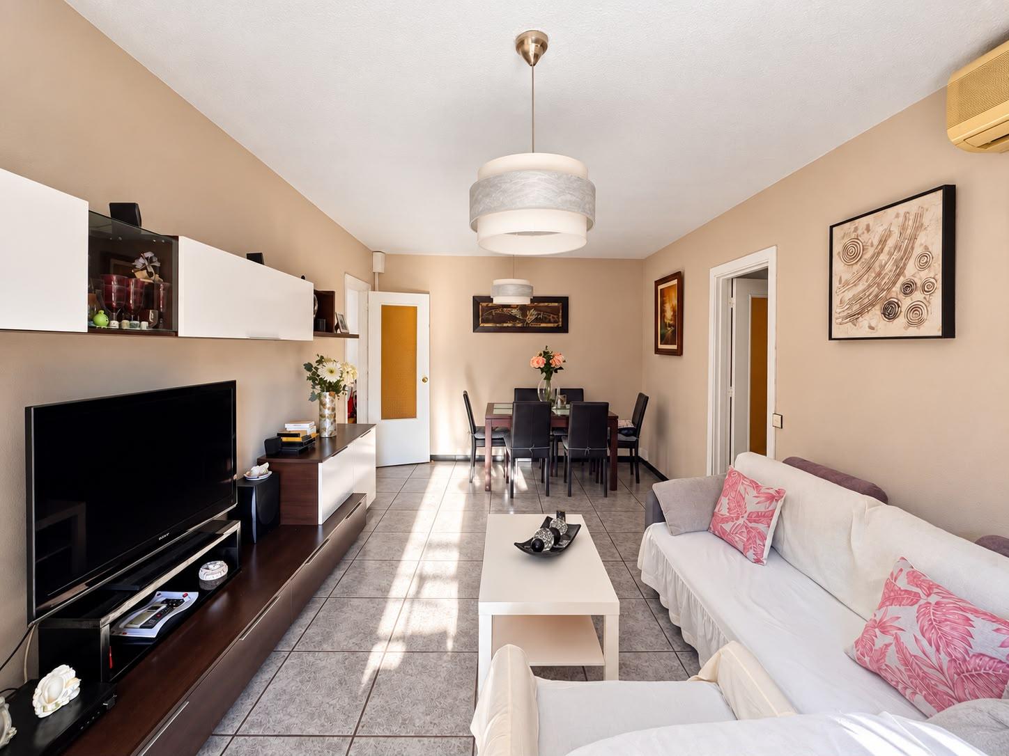 Imagen 3 Apartamento en venta en Málaga / Piso ubicado en la mejor calle de la palma 