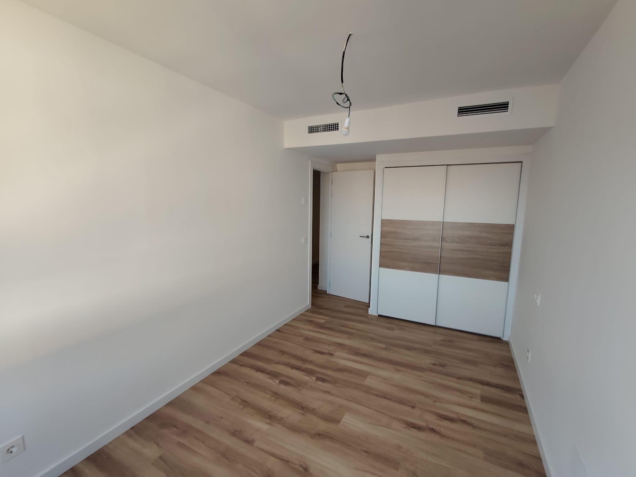 Imagen 10 Apartamento en venta en Estepona / A escaso metros del puerto deportivo