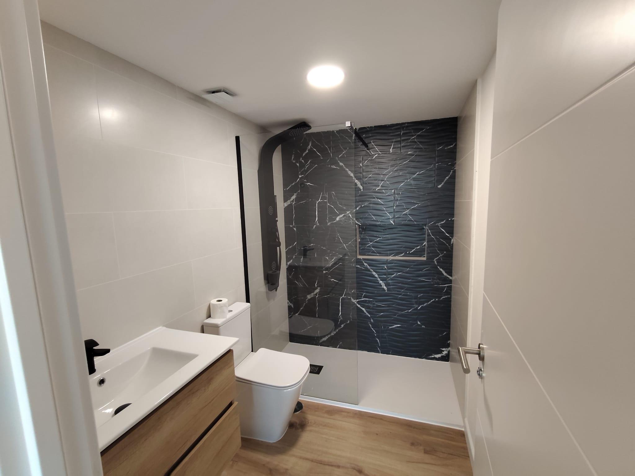 Imagen 11 Apartamento en venta en Estepona / A escaso metros del puerto deportivo
