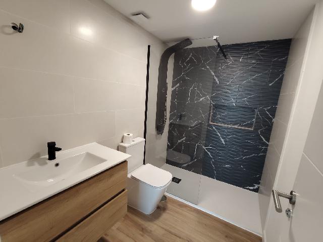 Imagen 12 Inmueble 306832 - Apartamento en venta en Estepona / A escaso metros del puerto deportivo