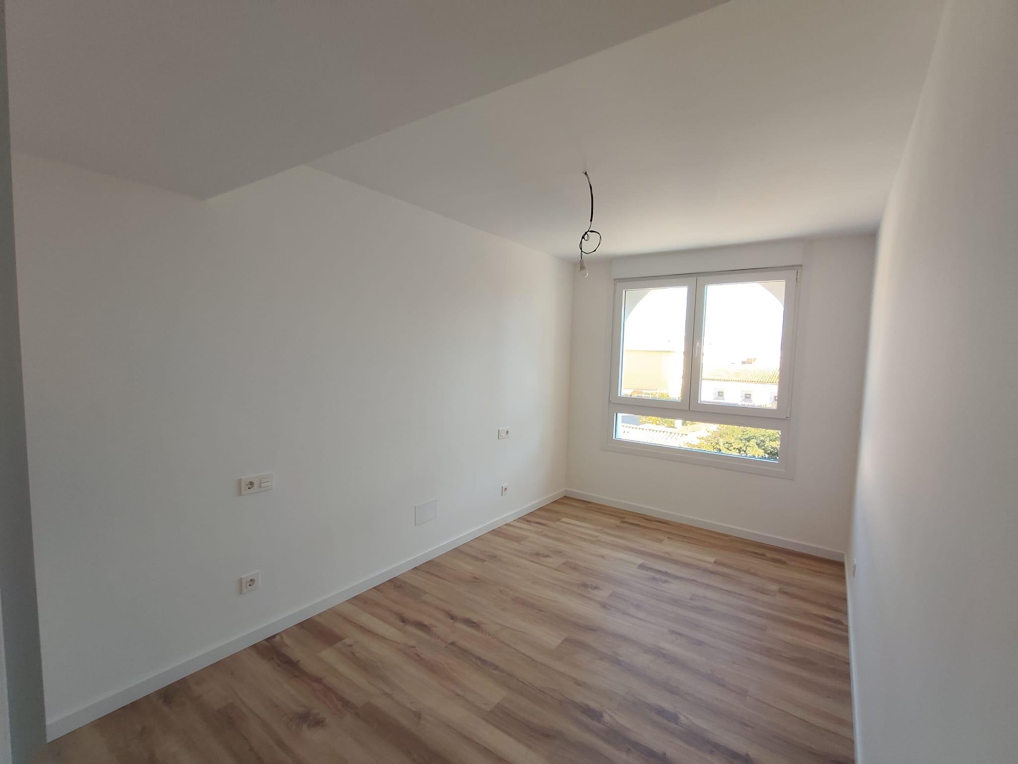 Imagen 1 Apartamento en venta en Estepona / A escaso metros del puerto deportivo