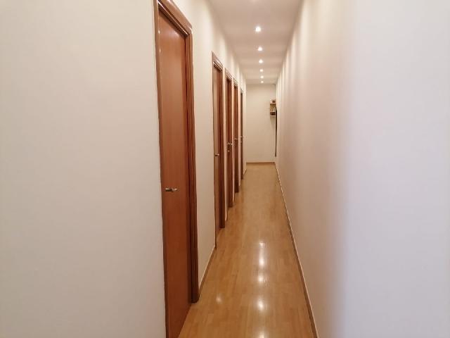 Imagen 3 Inmueble 305734 - Piso en venta en Barcelona / Muy cerca de la Plaça de Sant Josep de Calassanç 