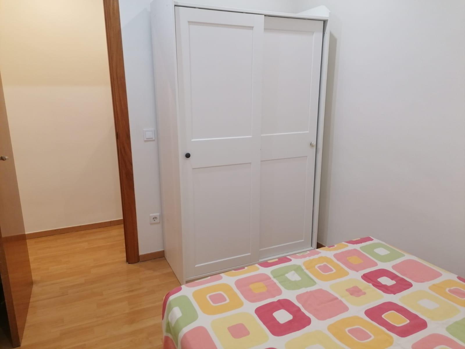 Imagen 10 Piso en venta en Barcelona / Muy cerca de la Plaça de Sant Josep de Calassanç 