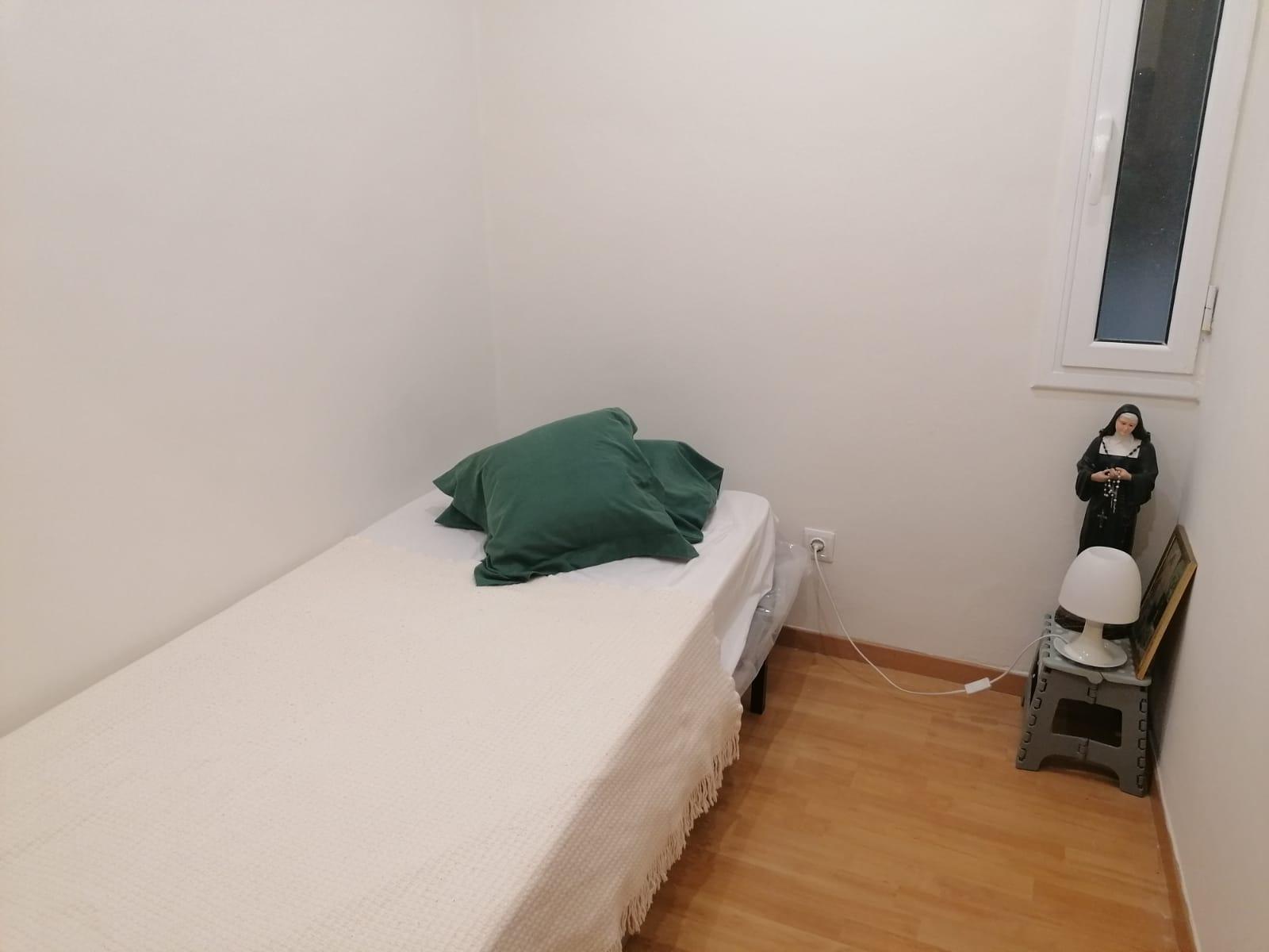 Imagen 12 Piso en venta en Barcelona / Muy cerca de la Plaça de Sant Josep de Calassanç 