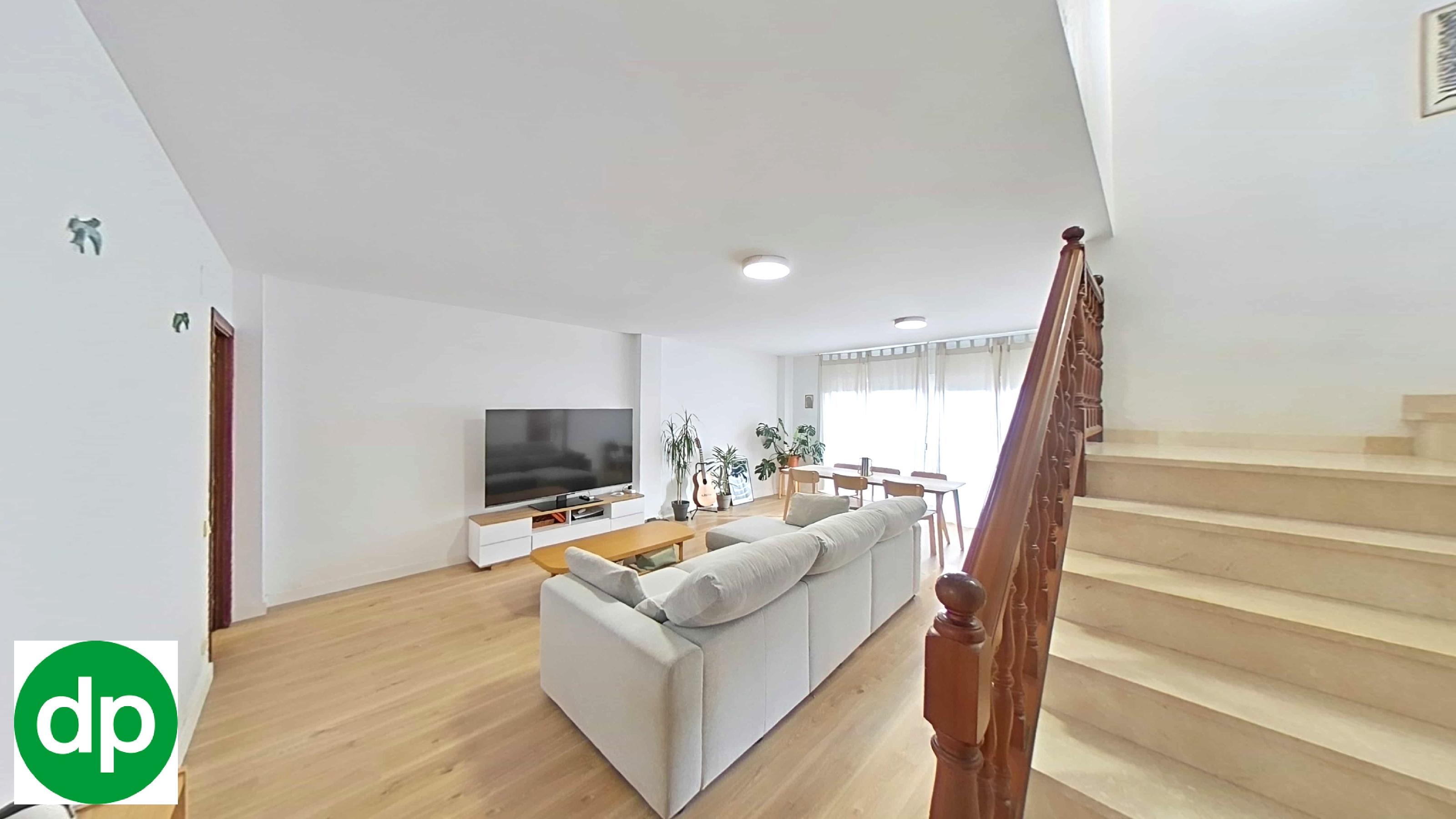Imagen 2 Dúplex en venta en Pineda De Mar / A 4 minutos de la playa y cerca de todos los servicios.