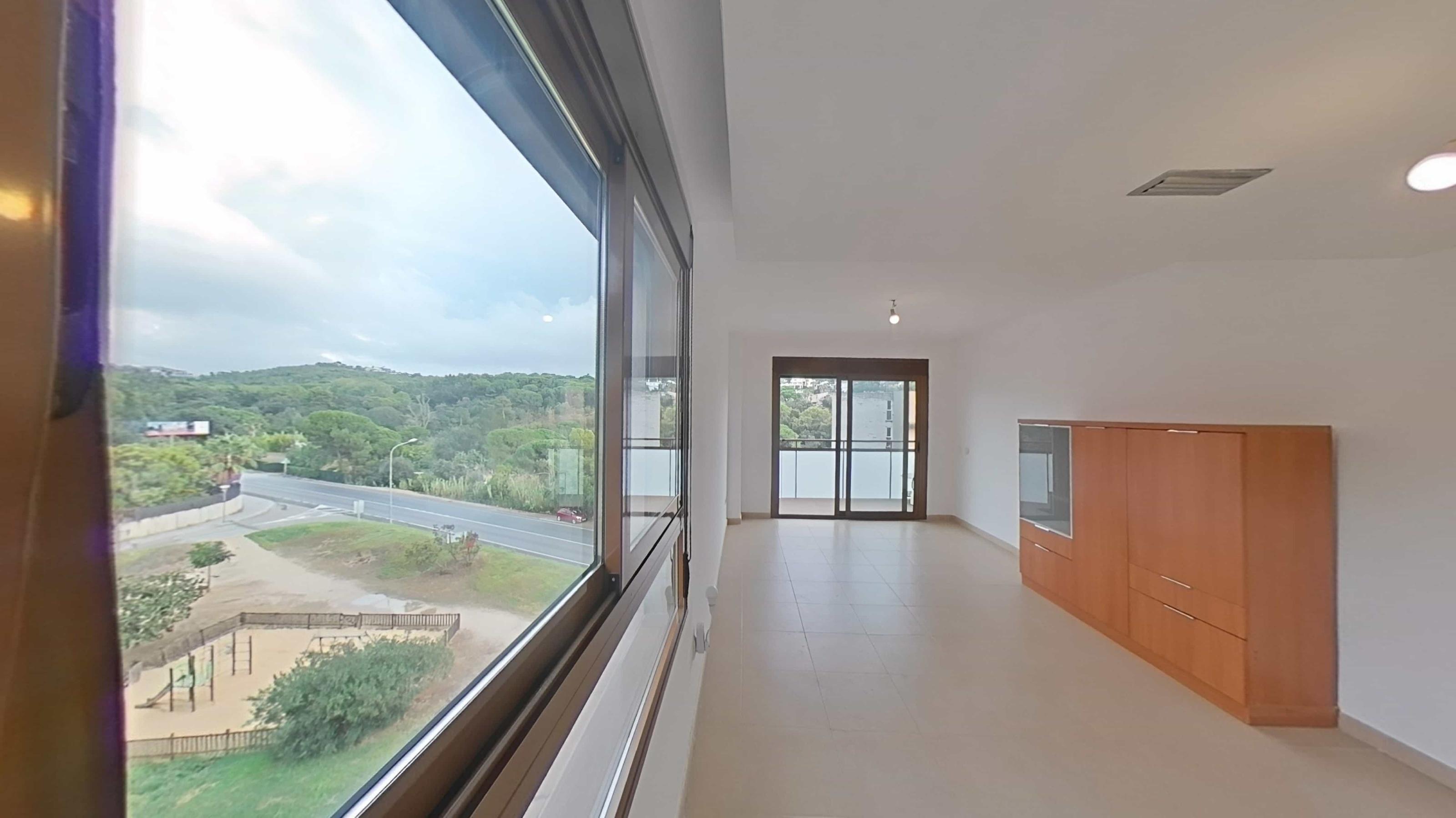 Imagen 4 Piso en venta en Lloret De Mar / Perfectamente comunicado, con parking incluido. 