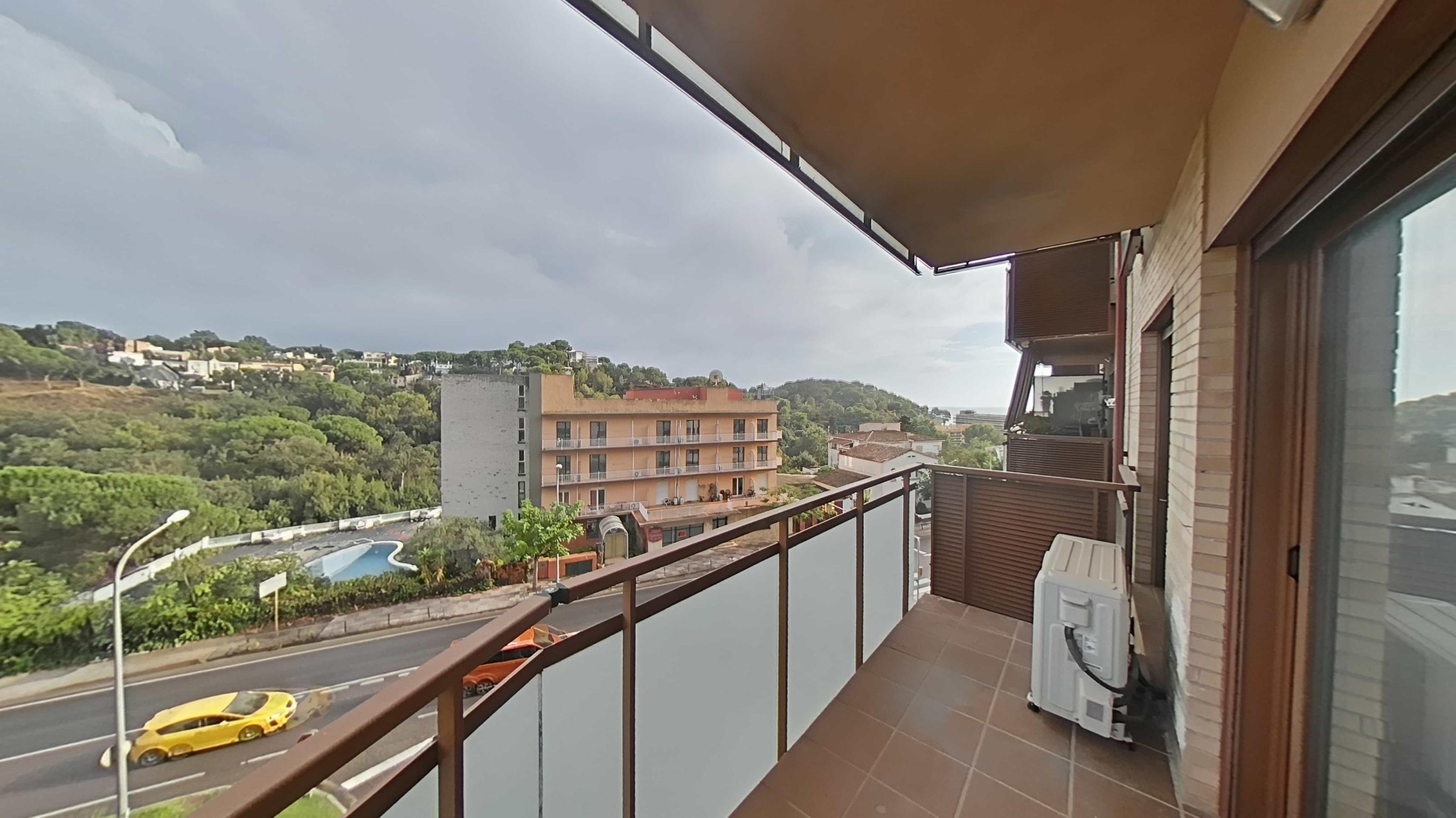 Imagen 1 Piso en venta en Lloret De Mar / Perfectamente comunicado, con parking incluido. 