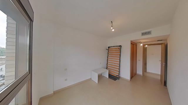 Imagen 12 Inmueble 306277 - Piso en venta en Lloret De Mar / Perfectamente comunicado, con parking incluido. 