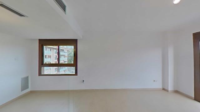 Imagen 11 Inmueble 306277 - Piso en venta en Lloret De Mar / Perfectamente comunicado, con parking incluido. 